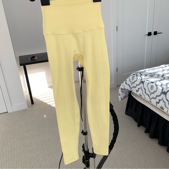 First Health Apparel Performance Leggings 28’ Colour Blonde Size 2 - Picture 4 of 8